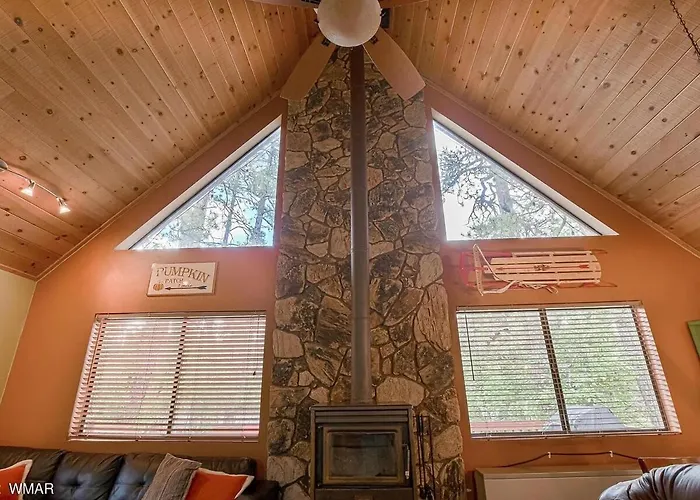 Dom wakacyjny Incredible Whispering Pines Escape *