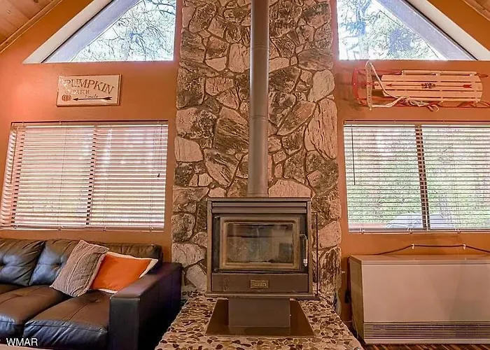 Dom wakacyjny Incredible Whispering Pines Escape