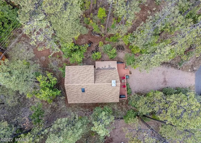 Incredible Whispering Pines Escape Dom wakacyjny *